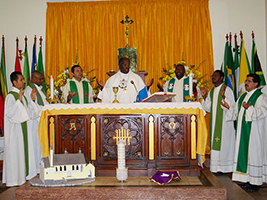 Archbishop Jabulani celebrates Mass 