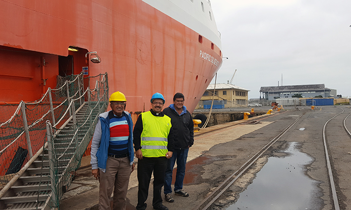 Fr Gerardo visits seafarers at Cape Town